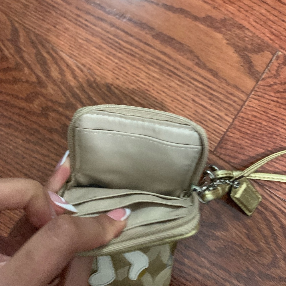 COACH Poppy Goldy Universal Case 3.5”L x 5.5”H. - Picture 7 of 8